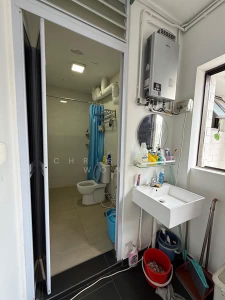 156 Jalan Teck Whye, 156 Jalan Teck Whye, 4 Bedrooms, 1,313 sqft, HDB Flat For Rent, by Christina Wong, 500117008 - Bathroom - PropertyGuru.com.sg