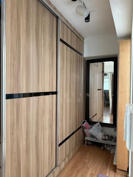 156 Jalan Teck Whye, 156 Jalan Teck Whye, 4 Bedrooms, 1,313 sqft, HDB Flat For Rent, by Christina Wong, 500117008 - Walk-in wardrobe - PropertyGuru.com.sg