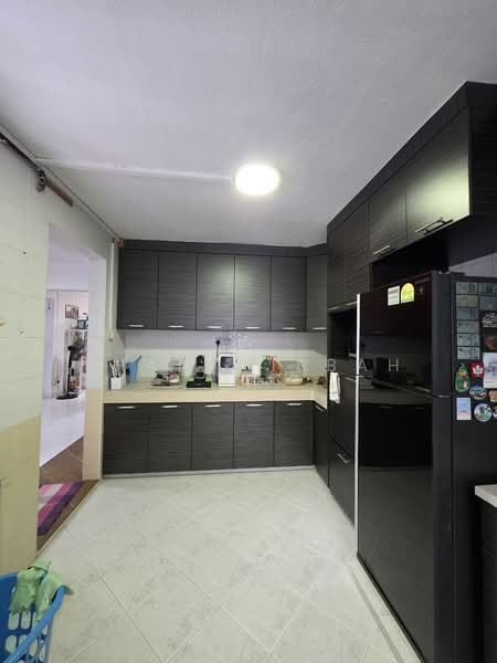 804 Tampines Avenue 4, 804 Tampines Avenue 4, 3 Bedrooms, 1,302 sqft, HDB Flat For Sale, by Sham Misbah, 500117012 - Kitchen - PropertyGuru.com.sg