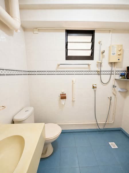 680 Choa Chu Kang Crescent, 680 Choa Chu Kang Crescent, 3 Bedrooms, 1,151 sqft, HDB Flat For Sale, by Ah Tas David, 500117015 - Master Bathroom - PropertyGuru.com.sg