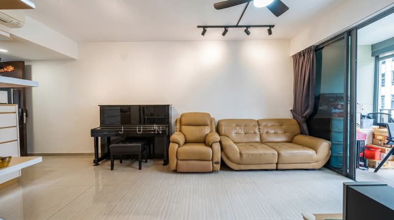 The Brownstone, 160 Canberra Drive, 3 Bedrooms, 936 sqft, Executive Condominium For Sale, by June Ling, 500117020 - Living Room - PropertyGuru.com.sg