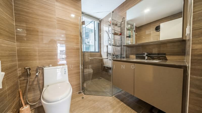 The Brownstone, 160 Canberra Drive, 3 Bedrooms, 936 sqft, Executive Condominium For Sale, by June Ling, 500117020 - Bathroom - PropertyGuru.com.sg