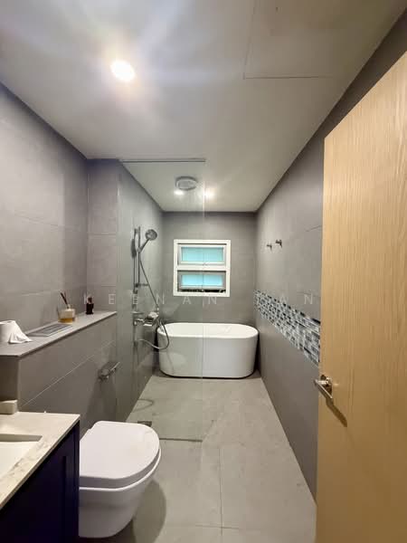 La Suisse II, , 3 Bedrooms, 2,045 sqft, Condominium For Sale, by Keenan Tan, 500117028 - Bathroom - PropertyGuru.com.sg