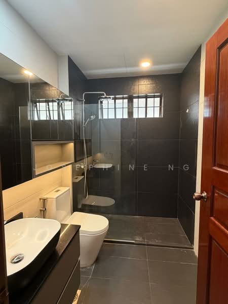 Eng Kong Garden, Eng Kong Garden, 4 Bedrooms, 2,713 sqft, Semi-Detached House For Rent, by Josephine Ng, 500117035 - Master Bathroom - PropertyGuru.com.sg