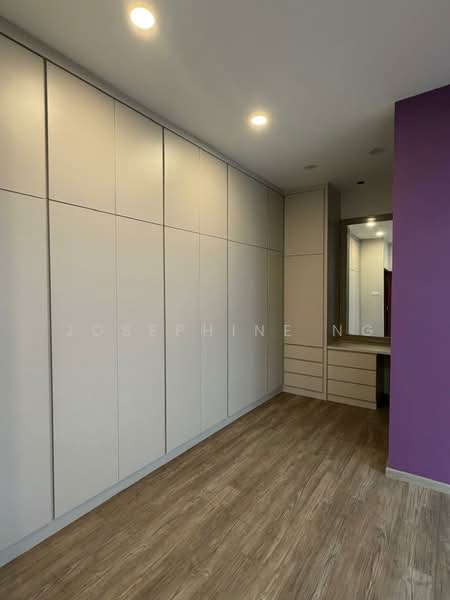 Eng Kong Garden, Eng Kong Garden, 4 Bedrooms, 2,713 sqft, Semi-Detached House For Rent, by Josephine Ng, 500117035 - Master Bedroom Wardrobe - PropertyGuru.com.sg