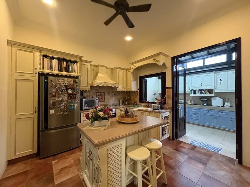 Corner Semi D tastefully renovated @ Serangoon Garden, , 5 Bedrooms, 5,500 sqft, Semi-Detached House For Sale, by Shandy Tong, 500117055 - Kitchen - PropertyGuru.com.sg