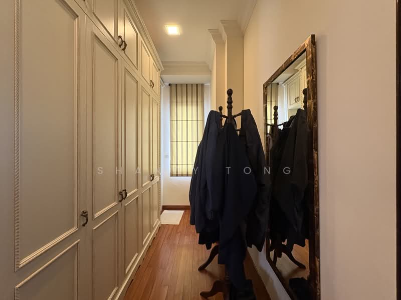 Corner Semi D tastefully renovated @ Serangoon Garden, , 5 Bedrooms, 5,500 sqft, Semi-Detached House For Sale, by Shandy Tong, 500117055 - Walk in wardrobe - PropertyGuru.com.sg