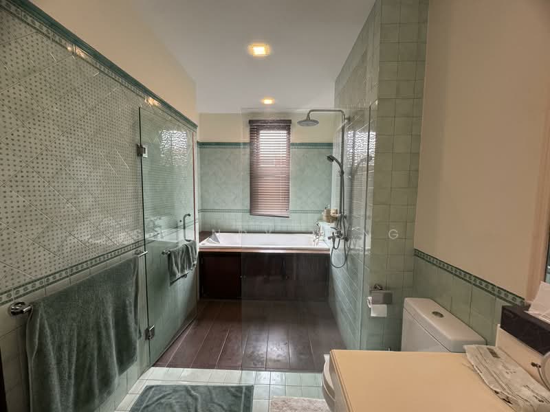 Corner Semi D tastefully renovated @ Serangoon Garden, , 5 Bedrooms, 5,500 sqft, Semi-Detached House For Sale, by Shandy Tong, 500117055 - Bathroom - PropertyGuru.com.sg