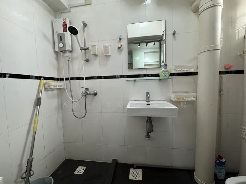 684C Choa Chu Kang Crescent, 684C Choa Chu Kang Crescent, 3 Bedrooms, 969 sqft, HDB Flat For Rent, by Zane Soo 苏昱能, 500117063 - Bathroom - PropertyGuru.com.sg