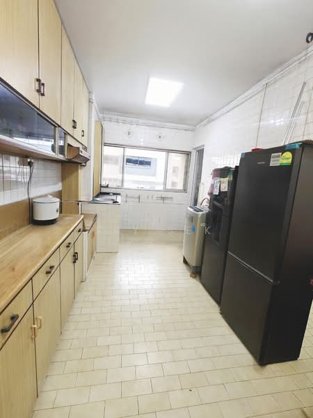 411 Jurong West Street 42, 411 Jurong West Street 42, 3 Bedrooms, 1,119 sqft, HDB Flat For Sale, by Sky Sek, 500117074 - Kitchen - PropertyGuru.com.sg