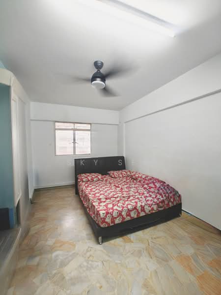 411 Jurong West Street 42, 411 Jurong West Street 42, 3 Bedrooms, 1,119 sqft, HDB Flat For Sale, by Sky Sek, 500117074 - Bedroom - PropertyGuru.com.sg