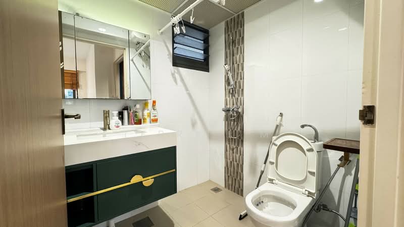 96 Dawson Road, 96 Dawson Road, 2 Bedrooms, 678 sqft, HDB Flat For Sale, by Terry Lim, 500117086 - Bathroom - PropertyGuru.com.sg