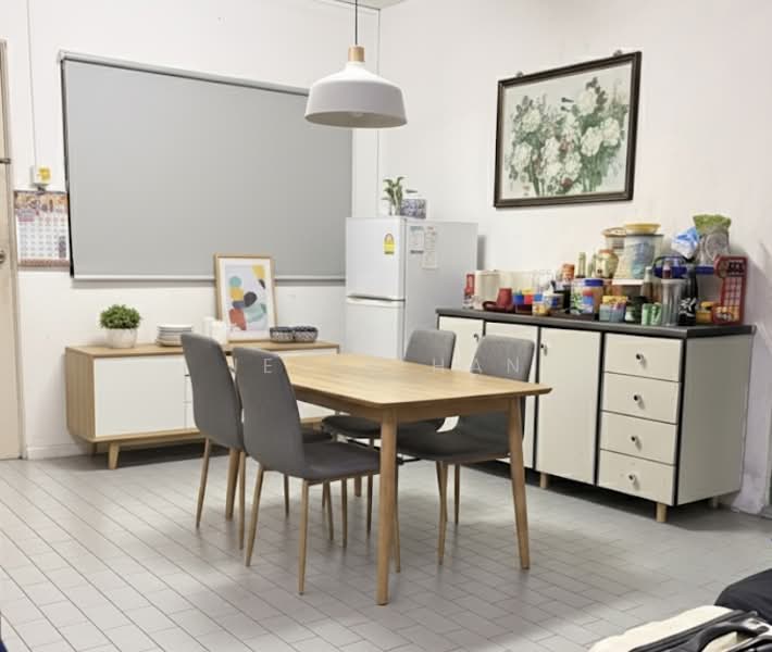 ★EMINENCE LANDED★ D20 Freehold Corner Terrace @ Jalan Leban – Massive Land for Rebuild, , 3 Bedrooms, 1,800 sqft, Corner Terrace For Sale, by Jessy Han, 500117096 - Dining Room - PropertyGuru.com.sg