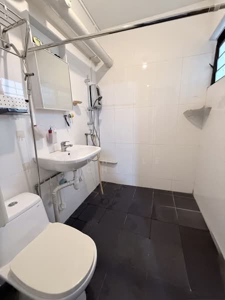 58 Dakota Crescent, 58 Dakota Crescent, 2 Bedrooms, 797 sqft, HDB Flat For Sale, by Michelle Chia, 500117098 - Bathroom - PropertyGuru.com.sg