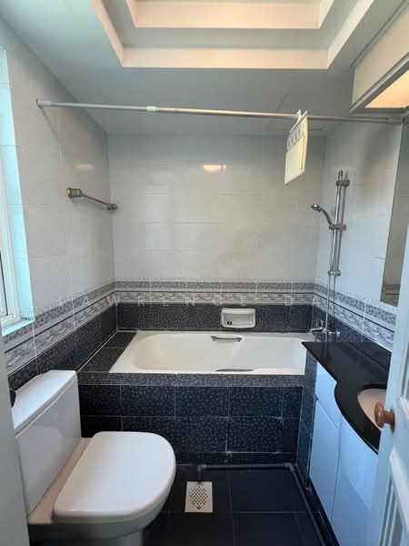 Royal Palm Mansions, 330 Pasir Panjang Road, Room Rental, 150 sqft, Condominium For Rent, by Lawrence Dai, 500117103 - Bathroom - PropertyGuru.com.sg