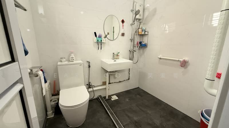 825 Yishun Street 81, 825 Yishun Street 81, 2 Bedrooms, 786 sqft, HDB Flat For Sale, by Pearl Goh 吴素菁, 500117105 - Bathroom - PropertyGuru.com.sg