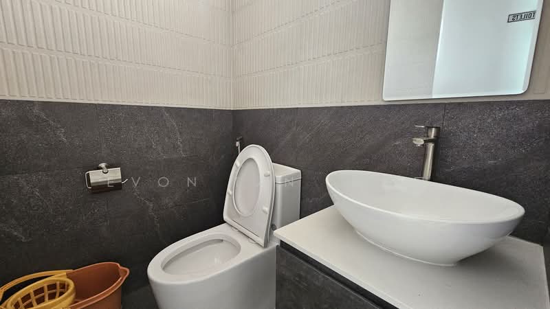 ✨ Duxton Hill Shophouse | Level 2, Duxton Hill | Duxton Road | Tanjong Pagar Road, 1,100 sqft, Shop / Shophouse For Rent, by Evon Tan 陈玉凤, 500117122 - Bathroom - CommercialGuru.com.sg