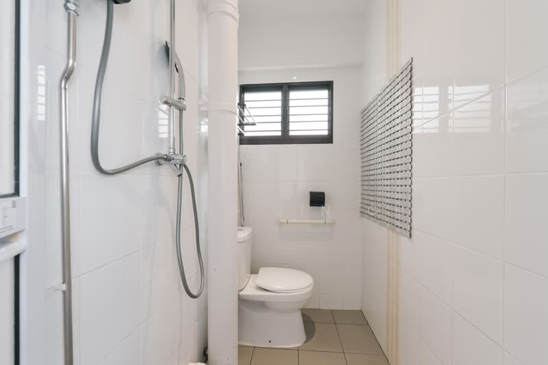 662 Yishun Avenue 4, 662 Yishun Avenue 4, 3 Bedrooms, 1,119 sqft, HDB Flat For Sale, by Owen Ng Jin Guan, 500117123 - Bathroom - PropertyGuru.com.sg