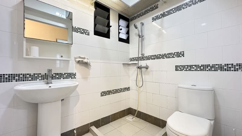 259A Punggol Field, 259A Punggol Field, 3 Bedrooms, 1,001 sqft, HDB Flat For Rent, by KC Chong, 500117135 - Bathroom - PropertyGuru.com.sg