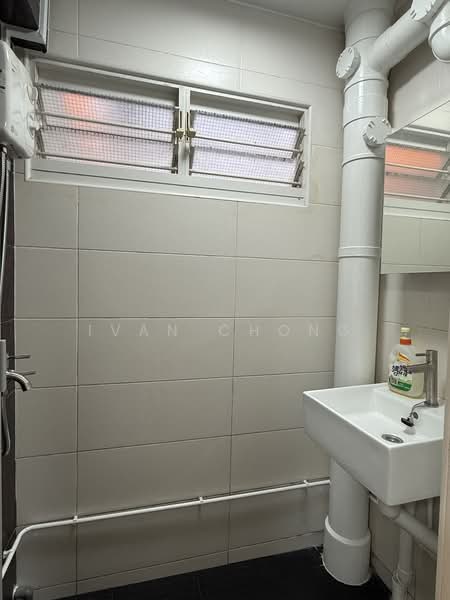 9 Holland Avenue, 9 Holland Avenue, 2 Bedrooms, 700 sqft, HDB Flat For Rent, by Ivan Chong, 500117143 - Bathroom - PropertyGuru.com.sg