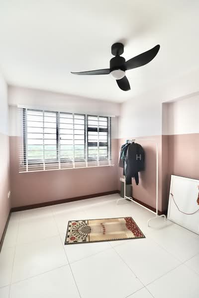 549A Segar Road, 549A Segar Road, 3 Bedrooms, 990 sqft, HDB Flat For Sale, by Zahidah Sauki, 500117161 - Bedroom - PropertyGuru.com.sg