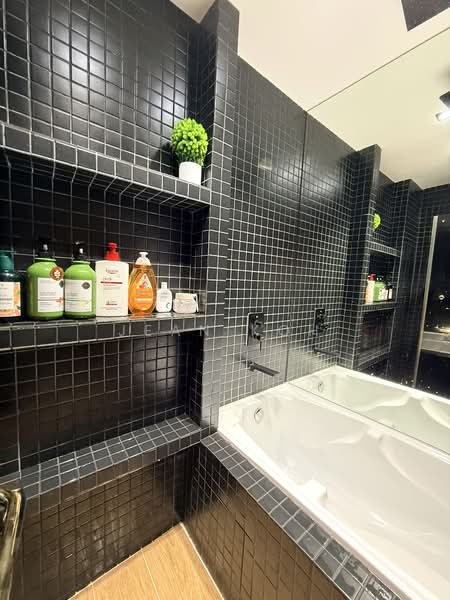 11 Holland Drive, 11 Holland Drive, 3 Bedrooms, 947 sqft, HDB Flat For Sale, by Jean Koh, 500117181 - Bathroom - PropertyGuru.com.sg