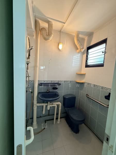 42 Chai Chee Street, 42 Chai Chee Street, 2 Bedrooms, 721 sqft, HDB Flat For Sale, by Doreen Swee, 500117185 - Bathroom - PropertyGuru.com.sg