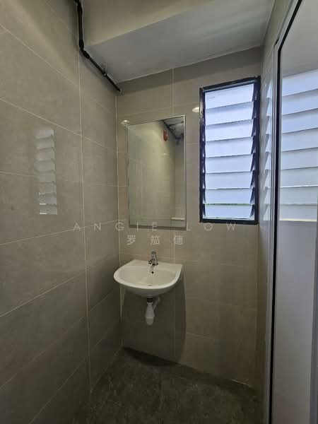 Ascent @ Gambas, 6 Gambas Way, 6,760 sqft, Factory / Workshop (B2) For Sale, by Angie Low 罗笳僡, 500117193 - Bathroom - CommercialGuru.com.sg