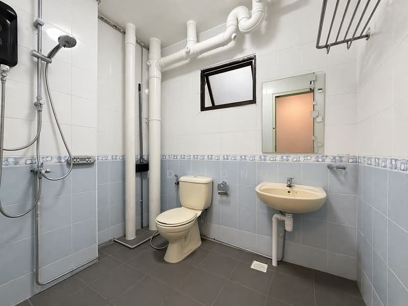 357C Admiralty Drive, 357C Admiralty Drive, 4 Bedrooms, 1,410 sqft, HDB Flat For Sale, by Andy Ong, 500117204 - Common Bathroom  (edited) - PropertyGuru.com.sg