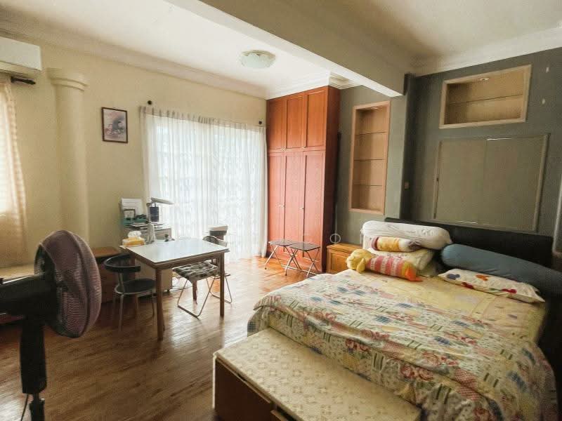 D15 HUGE Semi-Detached Home 15xxpsf 5 bedrooms across 3 floors Park 4 cars, , 5 Bedrooms, 5,000 sqft, Semi-Detached House For Sale, by Janice Goh 吴, 500117207 - Bedroom - PropertyGuru.com.sg