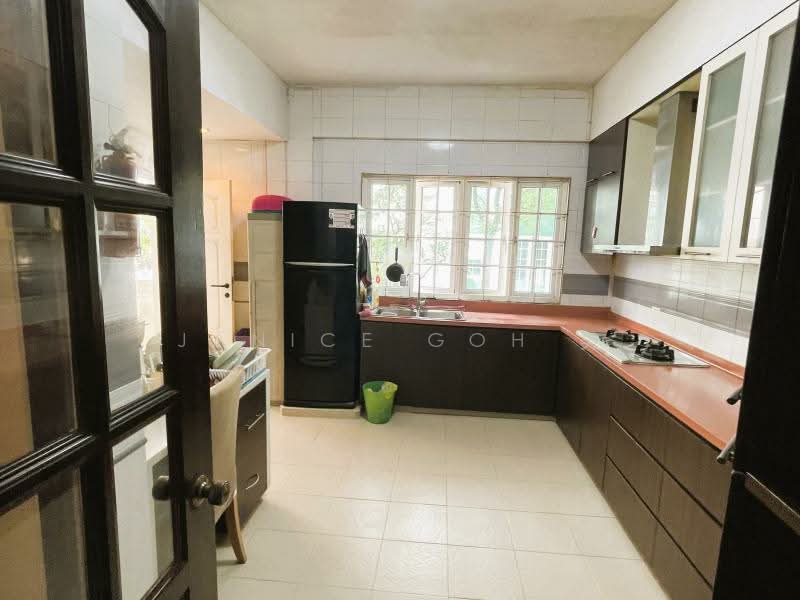 D15 HUGE Semi-Detached Home 15xxpsf 5 bedrooms across 3 floors Park 4 cars, , 5 Bedrooms, 5,000 sqft, Semi-Detached House For Sale, by Janice Goh 吴, 500117207 - Kitchen - PropertyGuru.com.sg