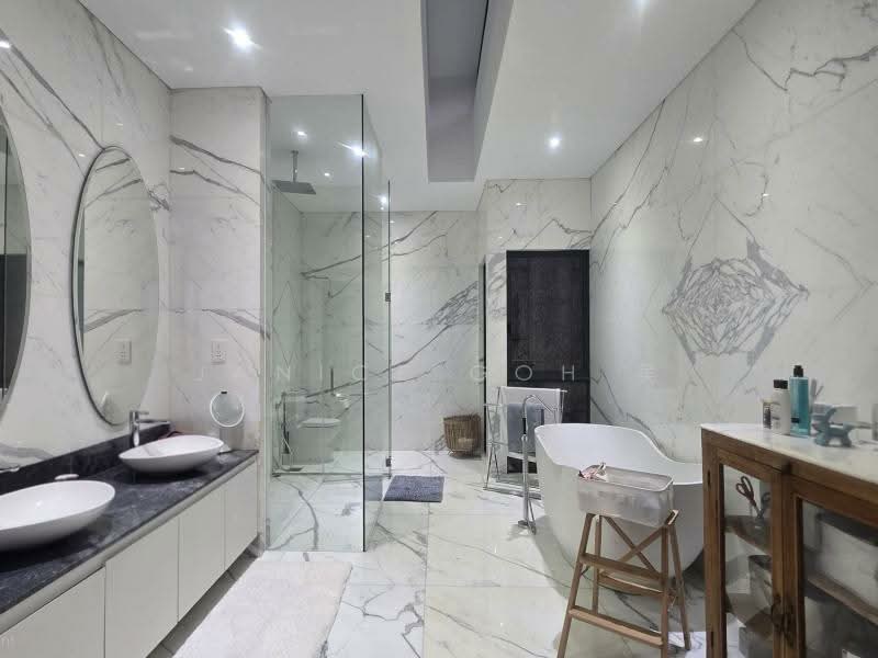 Gorgeous Frankel Home right out of a ID magazine, , 5 Bedrooms, 6,700 sqft, Semi-Detached House For Sale, by Janice Goh 吴, 500117208 - Bathroom - PropertyGuru.com.sg