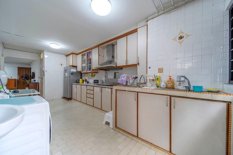 307 Serangoon Avenue 2, 307 Serangoon Avenue 2, 3 Bedrooms, 980 sqft, HDB Flat For Sale, by Lynn Loh, 500117213 - Kitchen - PropertyGuru.com.sg