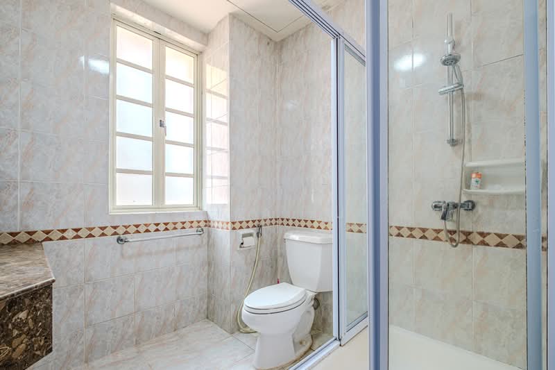 Mera Terrace, 51 Seagull Walk, 4 Bedrooms, 2,600 sqft, Terraced House For Sale, by Liza Xu, 500117226 - Bathroom - PropertyGuru.com.sg