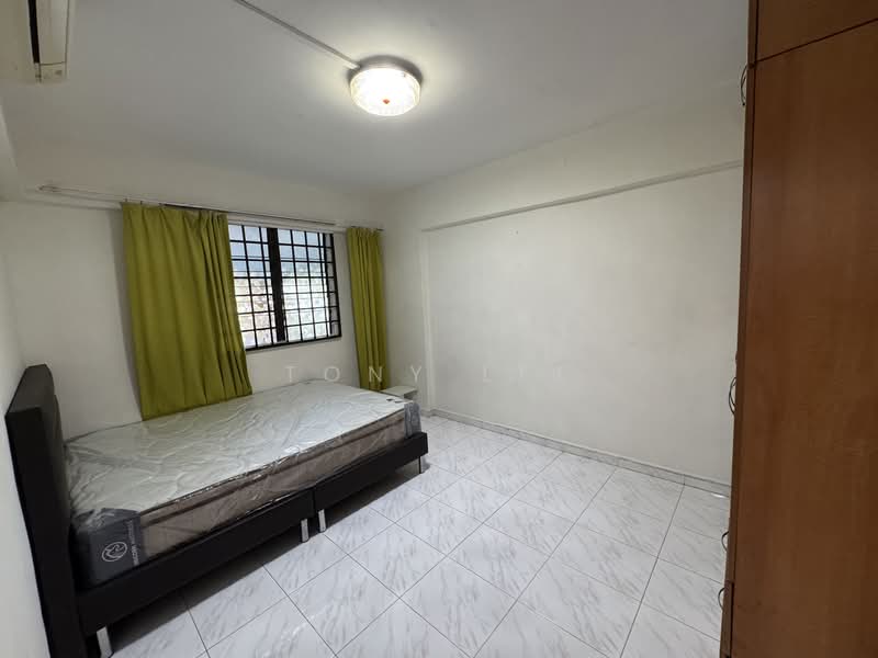 220 Yishun Street 21, 220 Yishun Street 21, 2 Bedrooms, 721 sqft, HDB Flat For Sale, by Tony Lee, 500117228 - Bedroom - PropertyGuru.com.sg