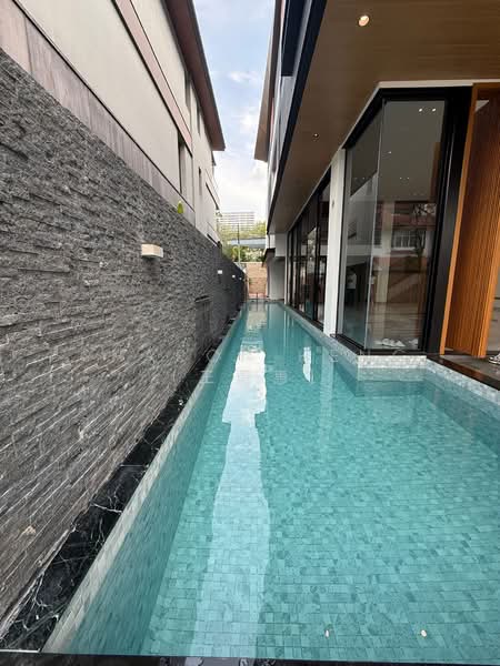 For Sale - Impressive Architectural, Must View Brand New SiemiD near Holland V!