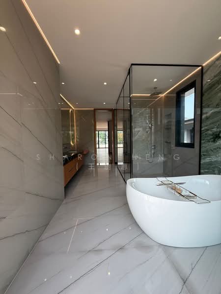 Impressive Architectural, Must View Brand New SiemiD near Holland V!, Grove Road / Holland Road / Hollland Grove Road, 6 Bedrooms, 5,300 sqft, Semi-Detached House For Sale, by Sharon Heng (王蔚惠), 500117231 - Bathroom - PropertyGuru.com.sg