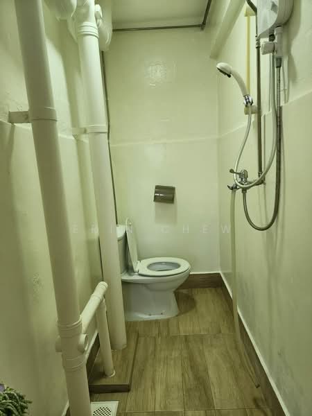 97 Commonwealth Crescent, 97 Commonwealth Crescent, 2 Bedrooms, 732 sqft, HDB Flat For Sale, by Erin Chew, 500117271 - Bathroom - PropertyGuru.com.sg