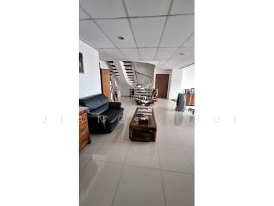 For Rent - Lakepoint Condo