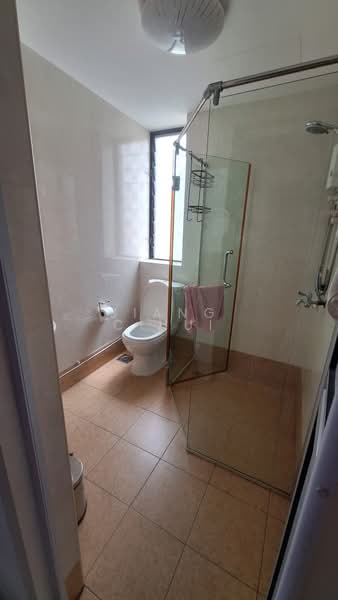 Lakepoint Condo, 2 Lakepoint Drive, 4 Bedrooms, 2,735 sqft, Condominium For Rent, by Jiang Cihui, 500117299 - Bathroom - PropertyGuru.com.sg