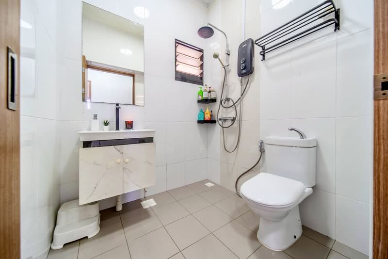 467B Bukit Batok West Avenue 9, 467B Bukit Batok West Avenue 9, 3 Bedrooms, 1,001 sqft, HDB Flat For Sale, by Sharon Fu 傅丽华, 500117307 - Bathroom - PropertyGuru.com.sg