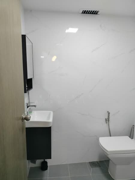 The Plaza, 7500A Beach Road, Room Rental, 150 sqft, Apartment For Rent, by Khairan Fairuzal Kassim, 500117311 - Bathroom - PropertyGuru.com.sg