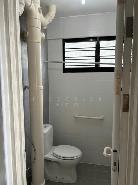231 Bukit Batok East Avenue 5, 231 Bukit Batok East Avenue 5, 3 Bedrooms, 1,065 sqft, HDB Flat For Sale, by Frederick Foo, 500117313 - Bathroom 2 - PropertyGuru.com.sg