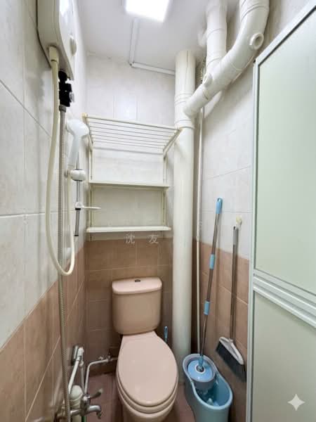 318 Serangoon Avenue 2, 318 Serangoon Avenue 2, 3 Bedrooms, 1,625 sqft, HDB Flat For Sale, by Adrian Sim 沈友顺, 500117317 - Bathroom - PropertyGuru.com.sg