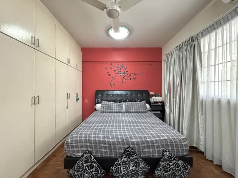 318 Serangoon Avenue 2, 318 Serangoon Avenue 2, 3 Bedrooms, 1,625 sqft, HDB Flat For Sale, by Adrian Sim 沈友顺, 500117317 - Bedroom - PropertyGuru.com.sg