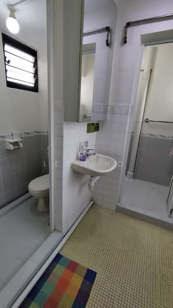 662 Buffalo Road, 662 Buffalo Road, 2 Bedrooms, 980 sqft, HDB Flat For Sale, by Leon Ho, 500117318 - Bathroom - PropertyGuru.com.sg