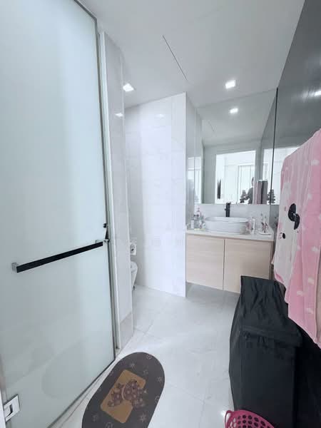 Adria, 12 Derbyshire Road, 2 Bedrooms, 689 sqft, Condominium For Sale, by Anthea Yeo 杨丽娇, 500117320 - Bathroom - PropertyGuru.com.sg