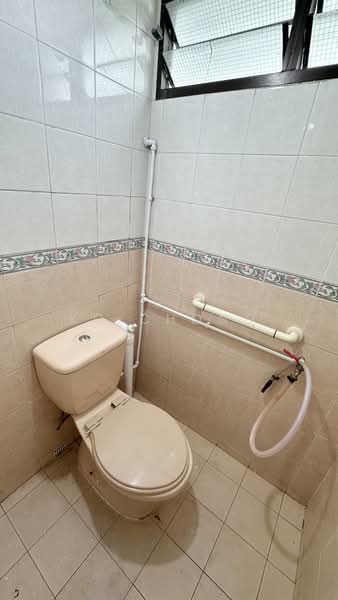 211 Boon Lay Place, 211 Boon Lay Place, 2 Bedrooms, 699 sqft, HDB Flat For Sale, by KC Chong, 500117352 - Bathroom - PropertyGuru.com.sg