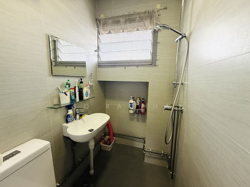 347 Tampines Street 33, 347 Tampines Street 33, 3 Bedrooms, 1,130 sqft, HDB Flat For Sale, by SQ Raudha, 500117354 - Bathroom - PropertyGuru.com.sg