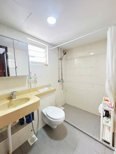 268B Compassvale Link, 268B Compassvale Link, 3 Bedrooms, 969 sqft, HDB Flat For Rent, by Vivian Song, 500117361 - Bathroom - PropertyGuru.com.sg